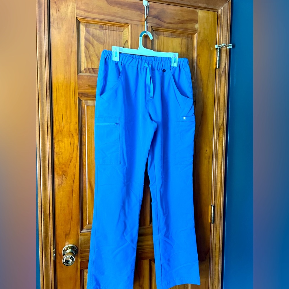 L/T blue women’s Figs scrub pants